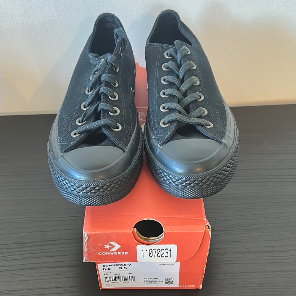 Converse Black Sneakers with Classic Low-Top Design